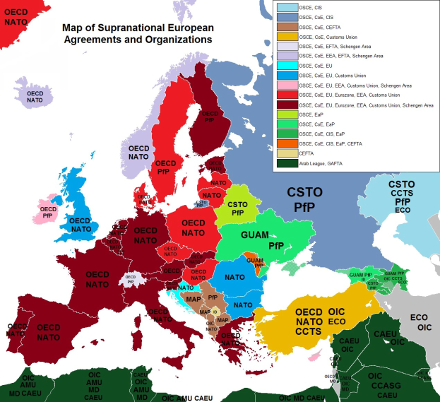 Farbcodierte Europakarte, die Länder und ihre Vereinbarungen oder Organisationen zeigt, mit Textbeschriftungen für Details.