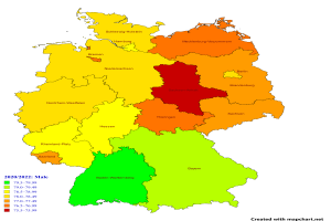 Eine Deutschlandkarte mit verschiedenen Farben, die den Prozentsatz der Menschen in jedem Gebiet angeben, begleitet von erklärendem Text auf der linken Seite.
