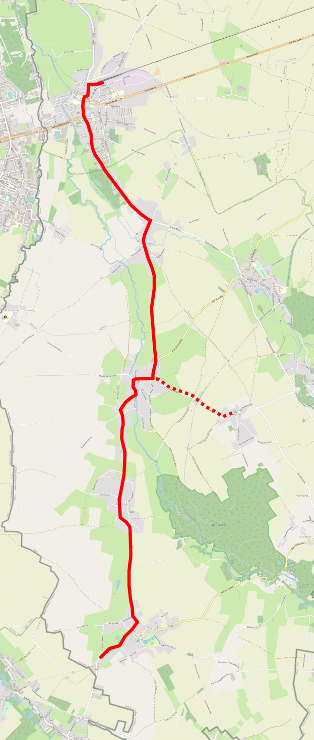 Karte einer Stadt mit einer roten Linie, die eine Radtourroute markiert, die Straßen, Sehenswürdigkeiten und Punkte von Interesse entlang des Weges zeigt.