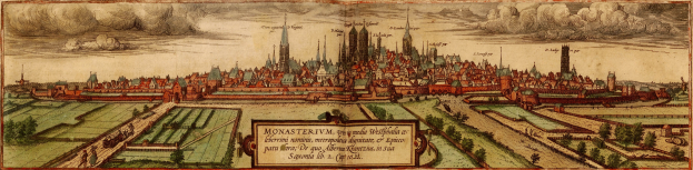 Ein altes Buch mit einer Zeichnung einer Stadt namens Monasterivum, der Hauptstadt der Niederlande, umgeben von Gebäuden, Bäumen und Wolken am Himmel.