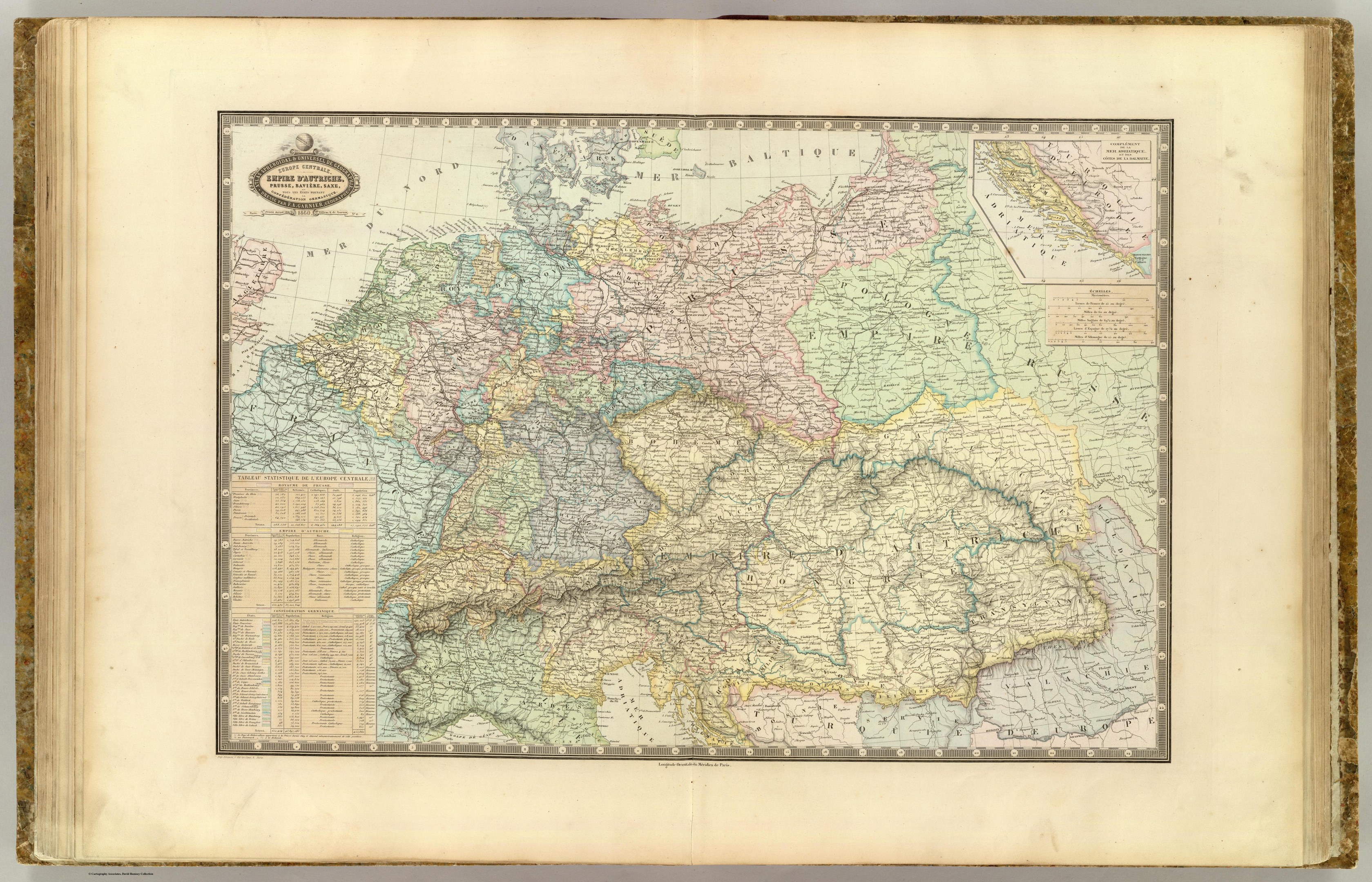 Ein offenes altes Buch mit einer detaillierten historischen Karte von Deutschlands Provinzen und Städten.