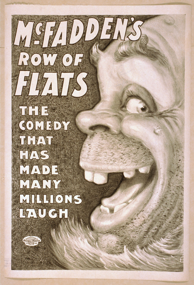 Ein Plakat mit einer Person mit einem breiten, zahnreichen Grinsen, wilden Haaren und einem hellgelben Hintergrund, mit dem Text "McFadden's Row of Flats: Die Comedy, die viele Millionen zum Lachen gebracht hat" darüber.