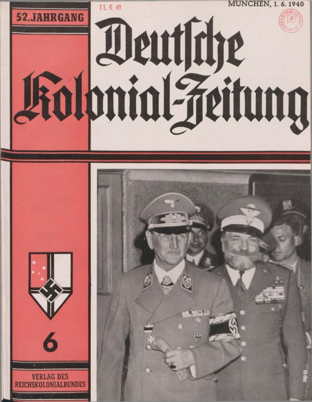 Titelbild eines Buches namens 'Deutsches Kolonial-Feitung' vom November 1940, das Adolf Hitler auf dem Cover zeigt, umgeben von Menschen mit Mützen.